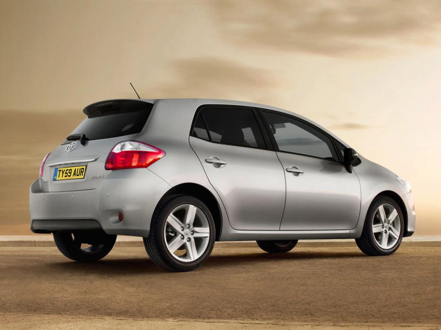  Toyota Auris 5-Door 2010 года  (UK) (фото 39 из 59)
